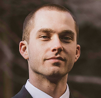 Thomas Whitfield en un retrato, analista de comercio de criptomonedas y especialista en el mercado cripto